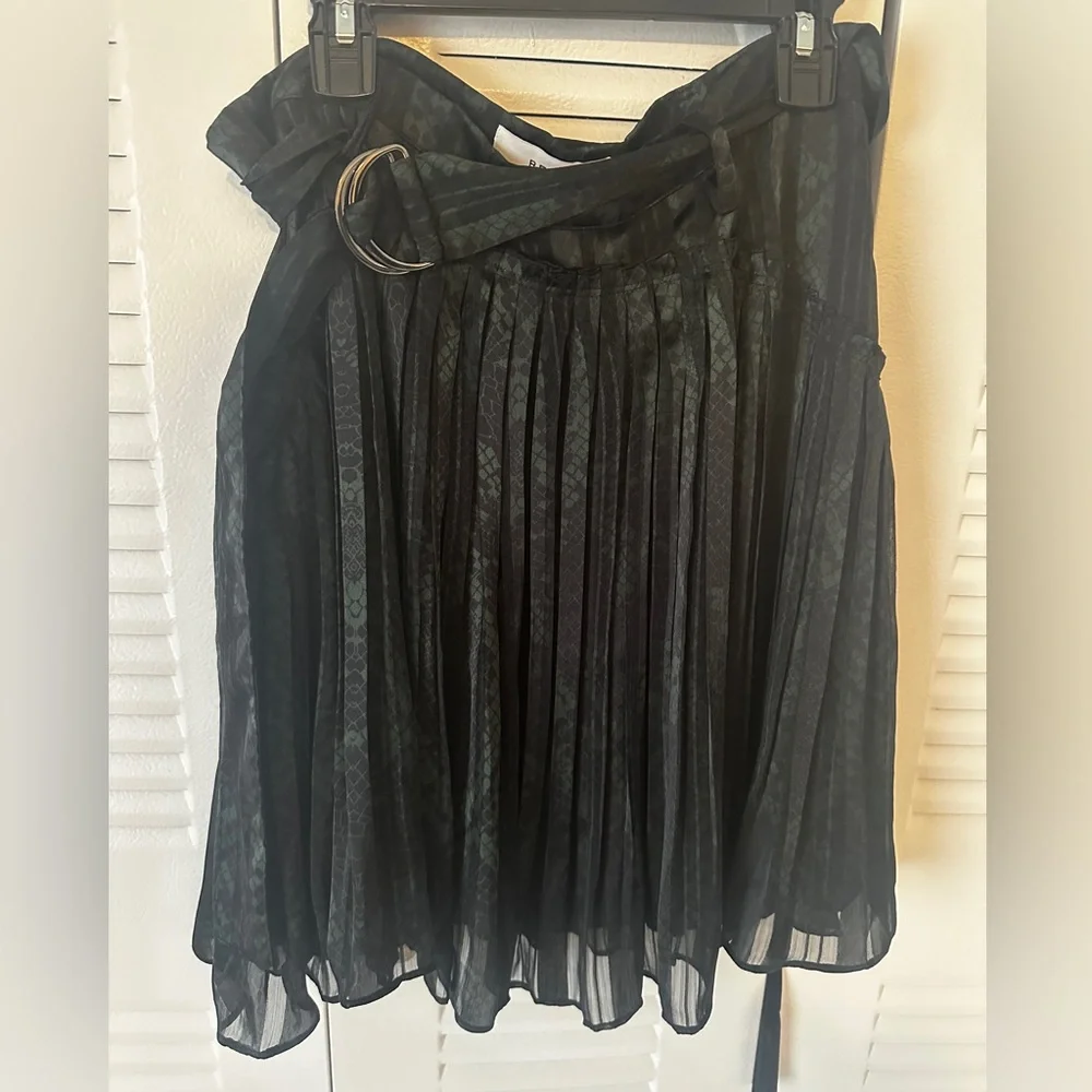 Reiss Snake Print Mini Skirt in green and black - Picture 5 of 15